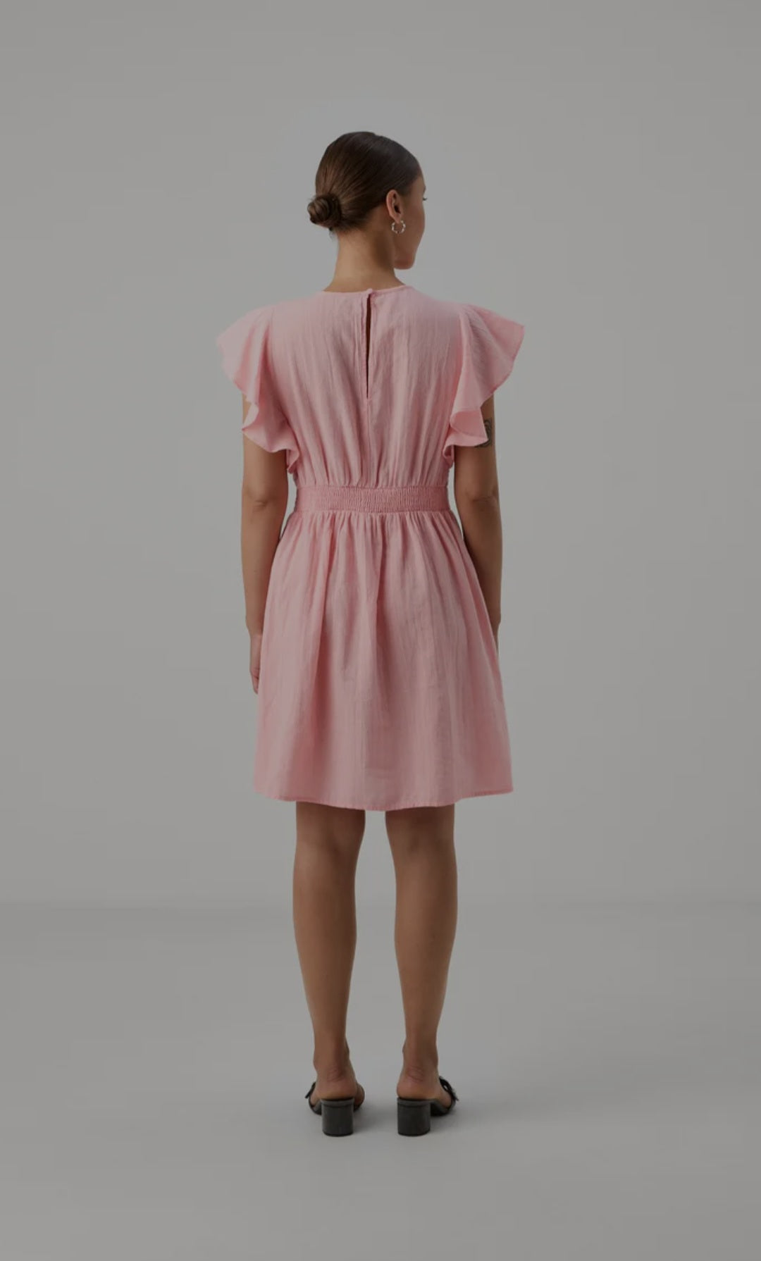 Rochie cu mâneci scurte tip capă Vero Moda pentru femei