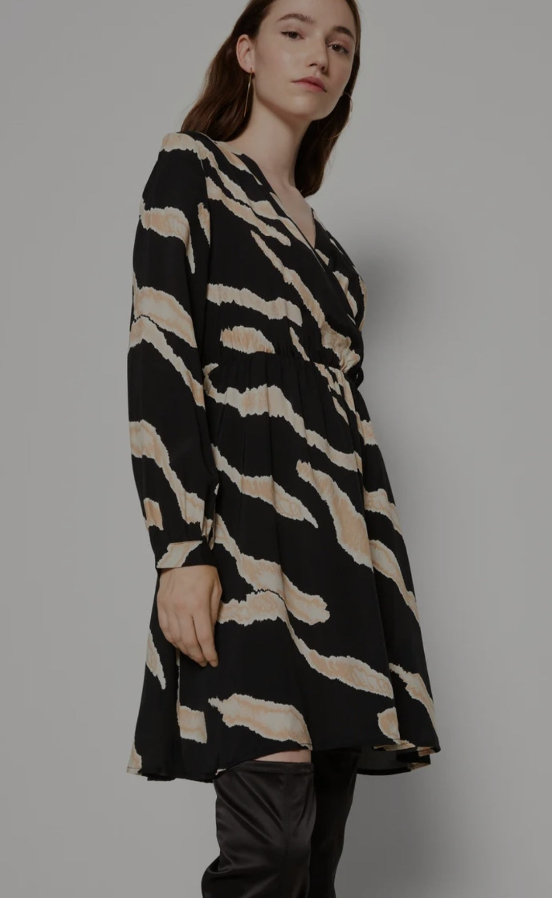 Rochie cu decolteu în V, scurtă Vero Moda pentru femei
