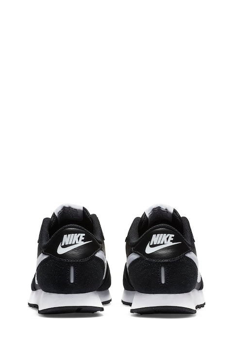 Nike MD Runner 2 Pantofi Sport Unisex din Piele Naturală și Material Sintetic – Negru/Alb