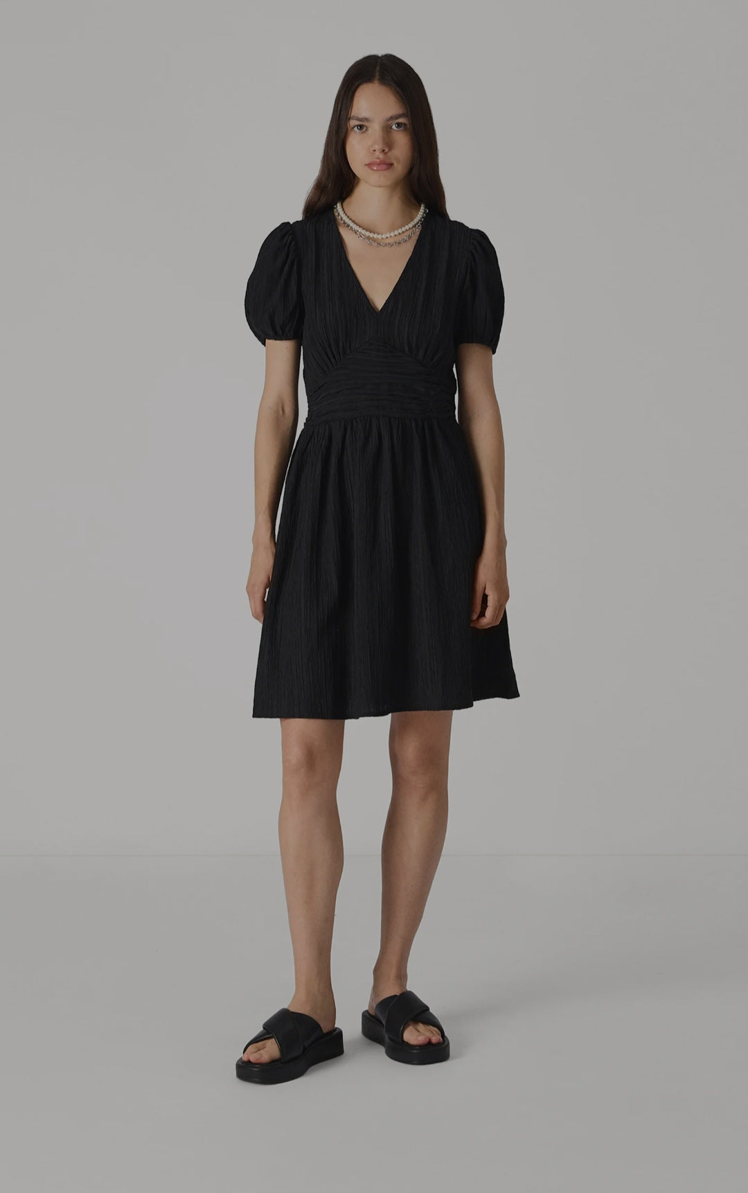 Rochie cu decolteu în V, cu mâneci scurte, scurtă Vero Moda pentru femei