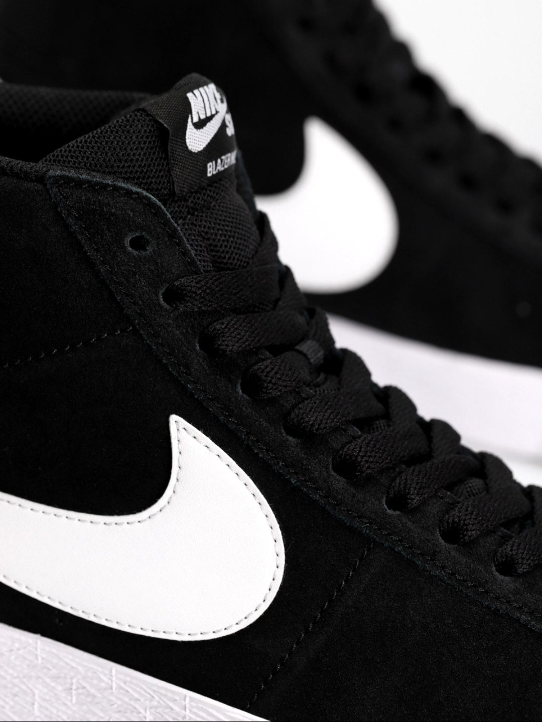 Nike SB Blazer Mid – Sneakers Unisex din Piele Întoarsă Negru/Alb