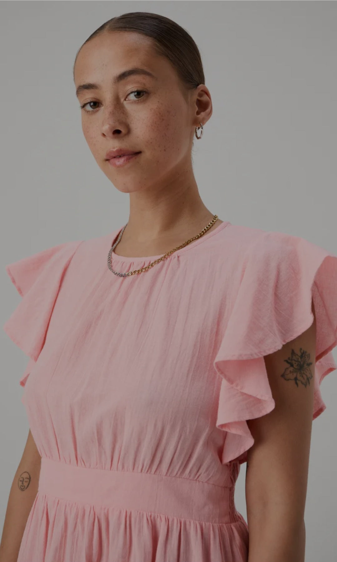 Rochie cu mâneci scurte tip capă Vero Moda pentru femei