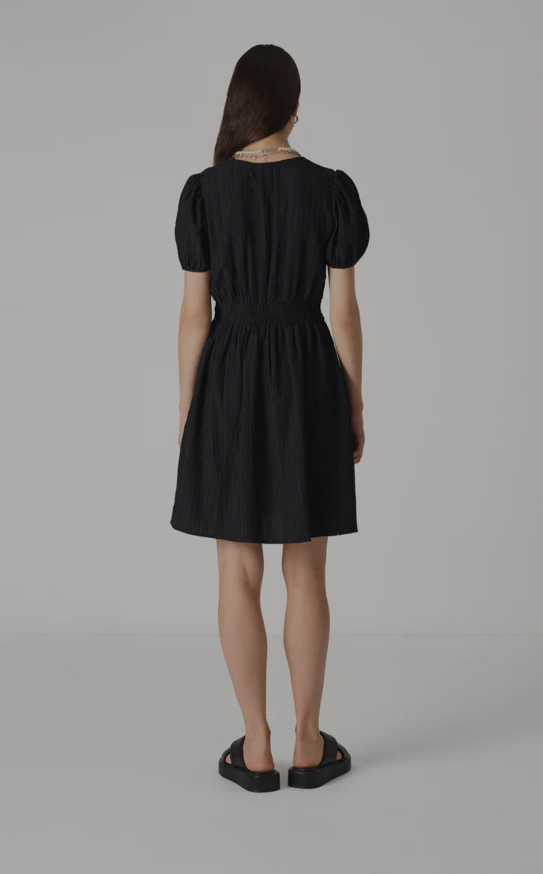 Rochie cu decolteu în V, cu mâneci scurte, scurtă Vero Moda pentru femei